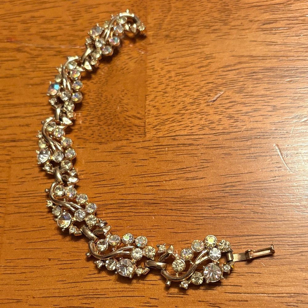 Elegant Iridescent Crystal Bracelet